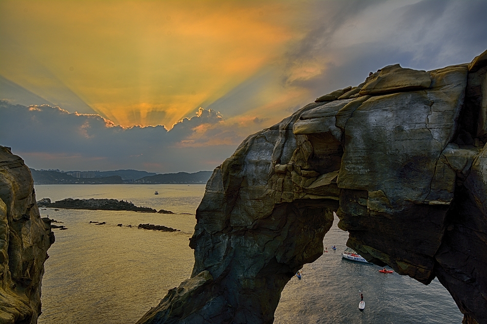 Sunset at Shen'Ao Elephant Trunk Rock