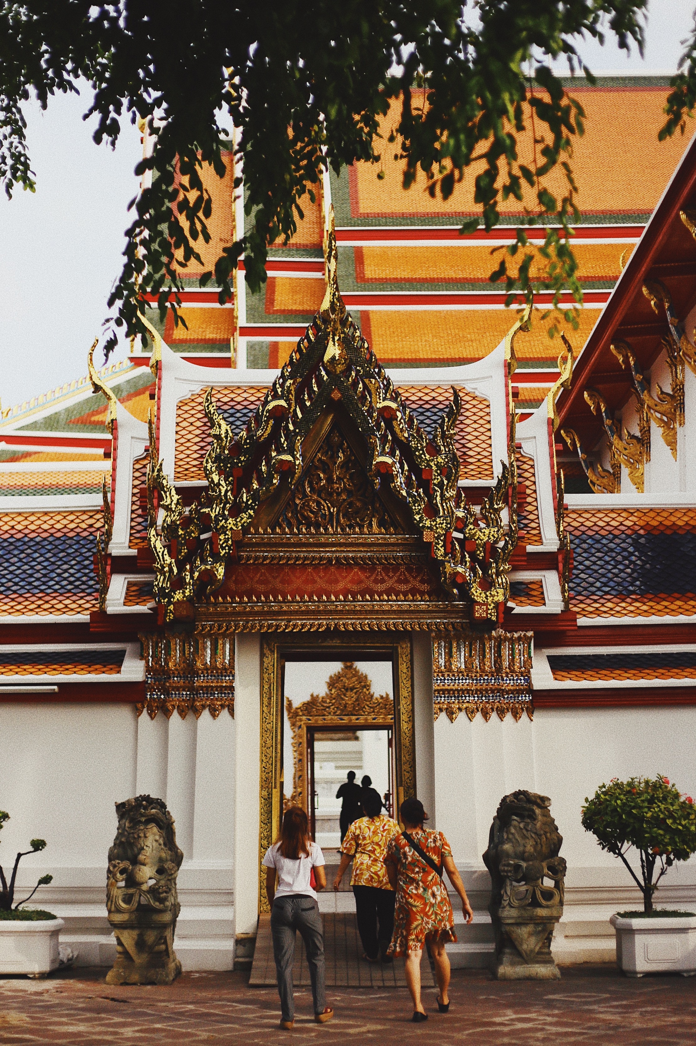 Visitors entering Wat Pho 